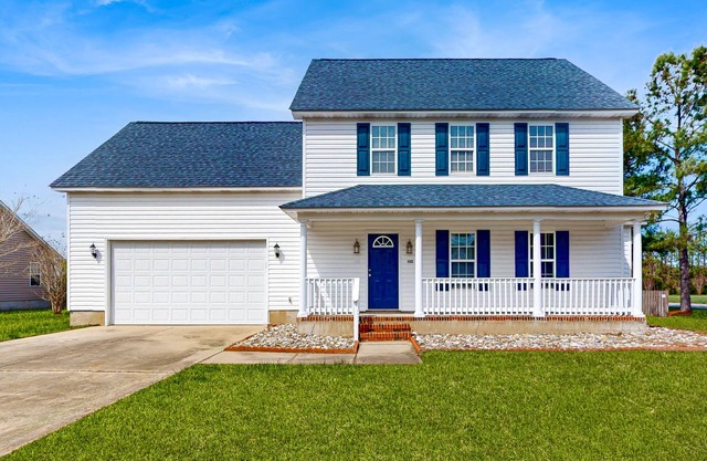 Dog-friendly coastal home w/enclosed yard, shared pool and public kayak launch
