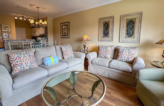 Dog-friendly condo with pool, hot tub, private balcony, AC, & washer/dryer