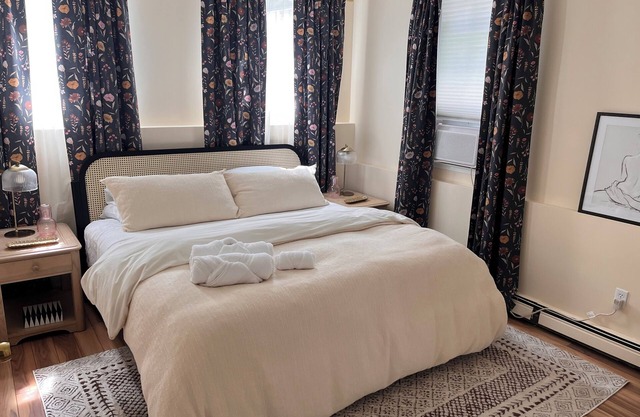 Dog-friendly Downtown Newport Apartment