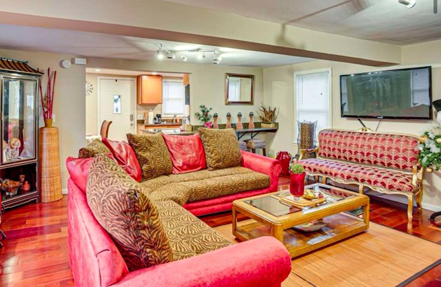 Dog-friendly home with unique decor, meditation room, firepit, patio & fireplace