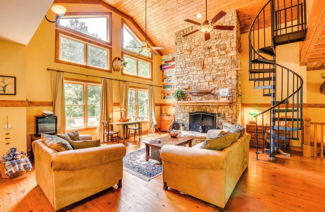 Dog-Friendly Lavonia Home w/Dock & Lake Access