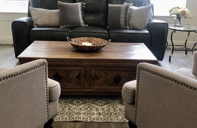 Dog friendly townhome with garage access 5 miles to downtown.