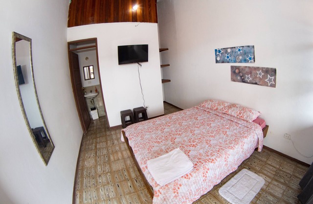DOLCE VIDA #1 1BR/FANS . TV . WIFI . SHARED KITCHEN