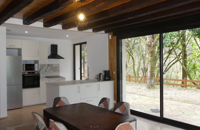 Domaine Privé au Coeur du Périgord Vert Avec Villa, Piscine, Étangs et Bois