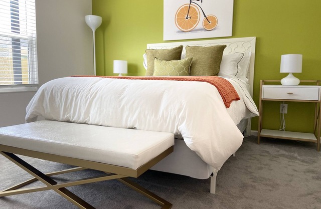 Don’t miss! Fun 1bed villa with golf cart and lanai. Bring your puppy.