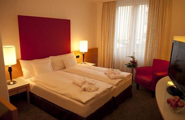 DORMERO comfort, shower or bath, WC - DORMERO Hotel Dresden City