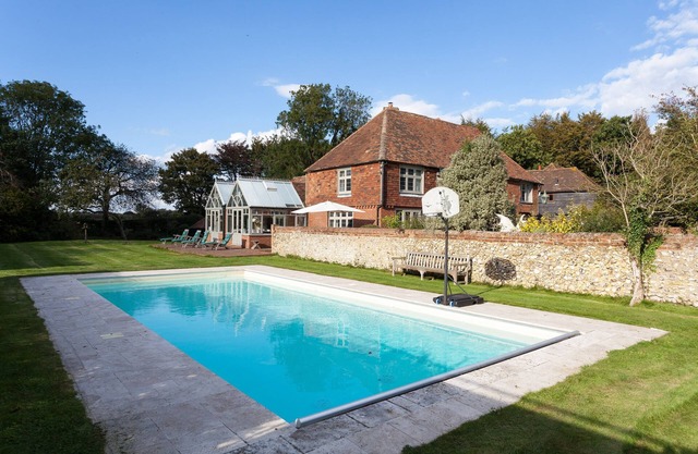 Dormestone House by Bloom Stays, sleeps 10 guests in 4 bedrooms