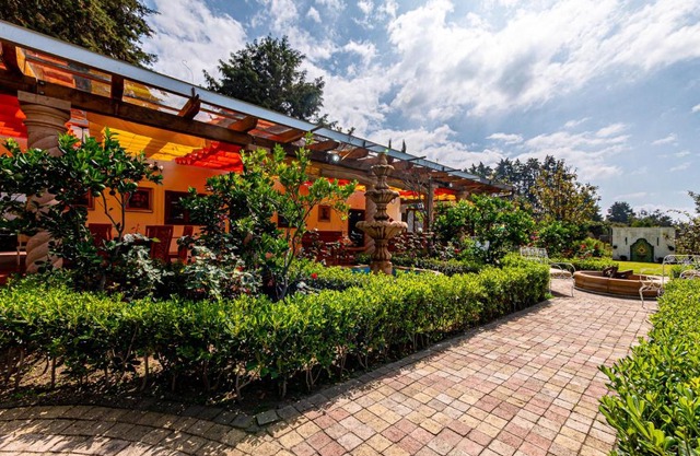 Dos cabañas cerca de los volcanes Popocatépetl e Iztaccíhuatl