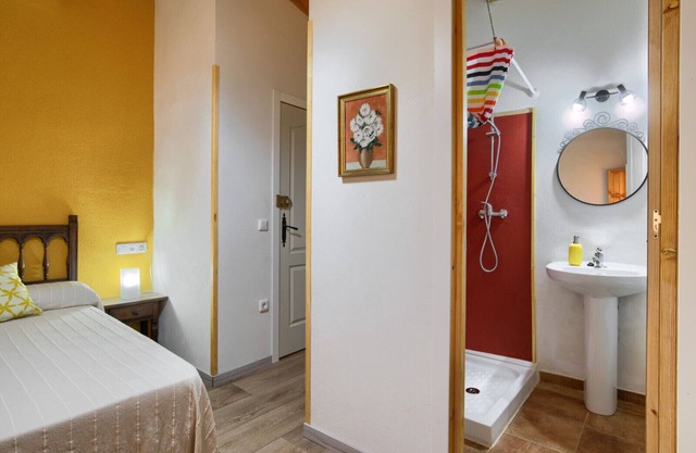 Double room-Private Bathroom-Mountain view-Amarilla