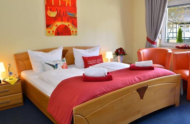 Double room shower/WC, balcony - Hotel Zum Mühlental