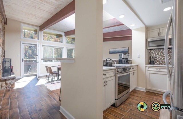 Double the Condo, Double the Fun! | Ski slope side & Mountain views | Vaulted ceilings!