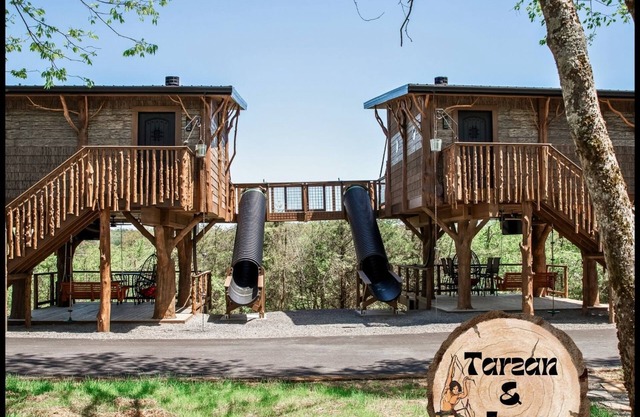 Double Treehouse Fun - 2 Slides - Sleeps 12