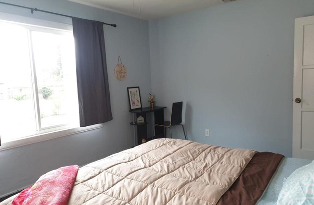 Double TwinBed/Private Room in a Charming bungalow