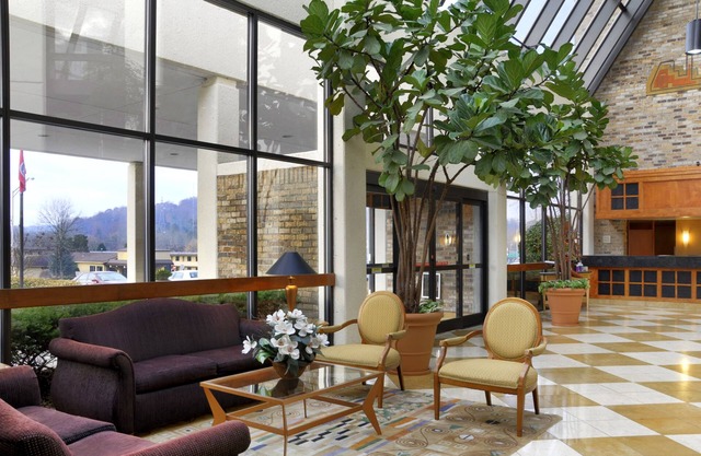 DoubleTree by Hilton Hotel Oak Ridge - Knoxville