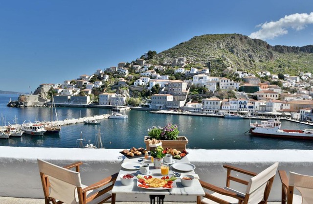 Douskos Port House