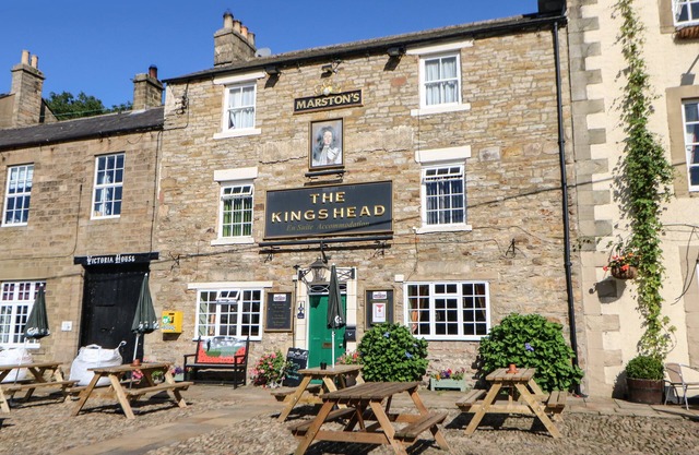 DOVE COTTAGE, romantic, character holiday cottage in Allendale