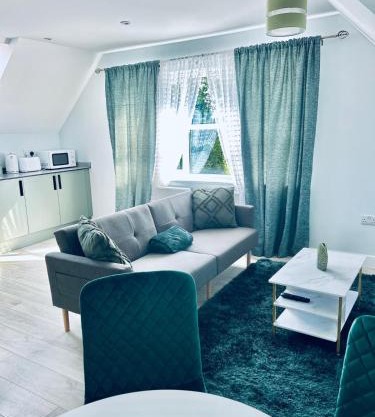 Dover Castle & Port, on-site parking, lovely quiet area