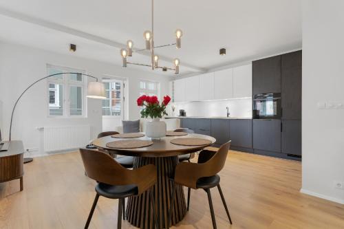 Downtown Apartment with Parking