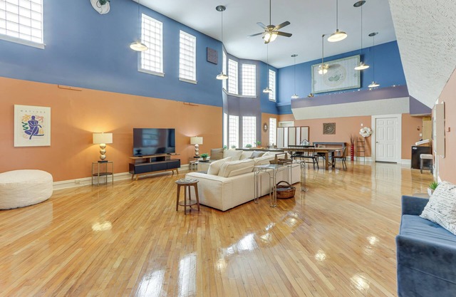 Downtown Apt: 23 Mi to Hocking Hills State Park