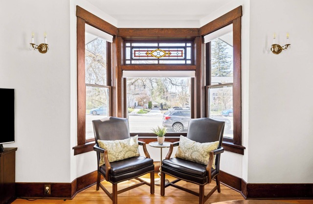 Downtown Bungalow with Geothermal Hot Spring