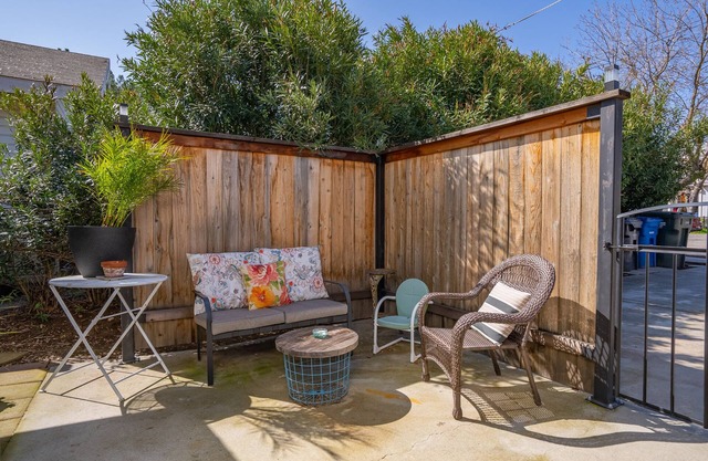 Downtown Charmer-Charming 2 Bed/1 Bath Cottage in Downtown Paso Robles!