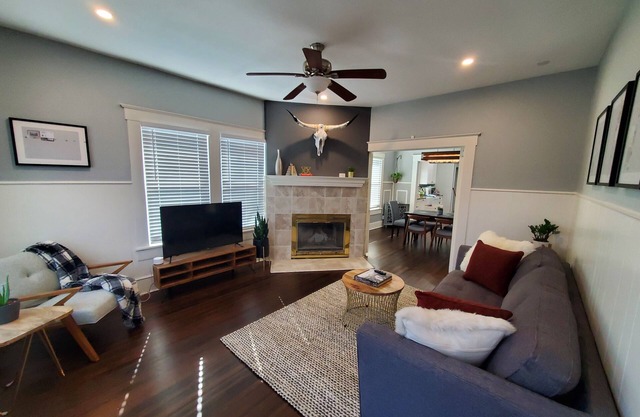Downtown Craftsman Bungalow - Newly Renovated