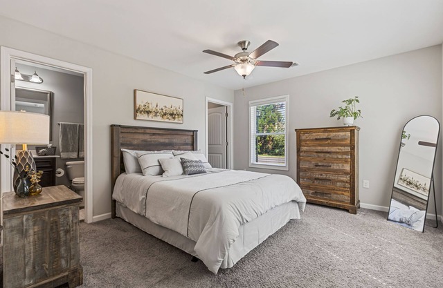 Downtown Darling - 3 bedroom, cozy cottage in downtown