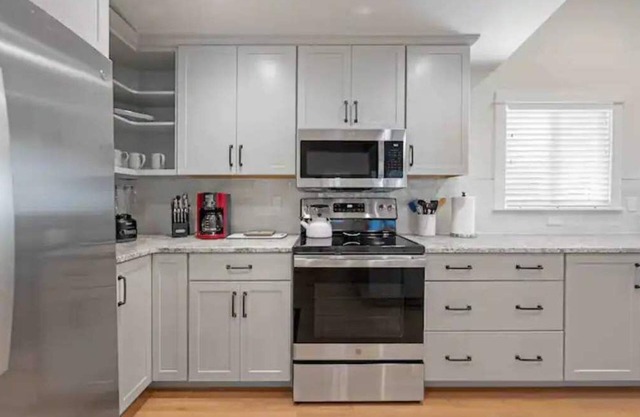 Downtown Dream: Modern Comfort