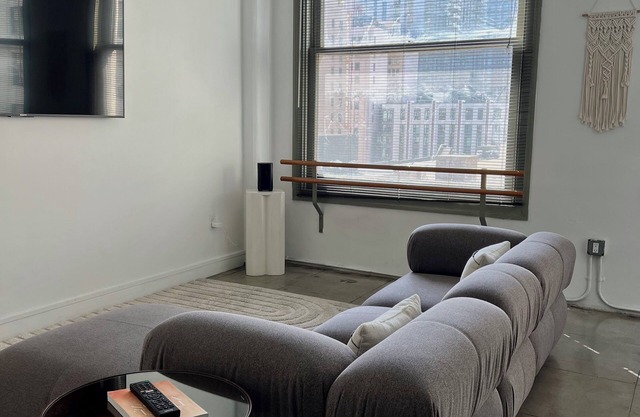Downtown LA Loft: Urban Charm