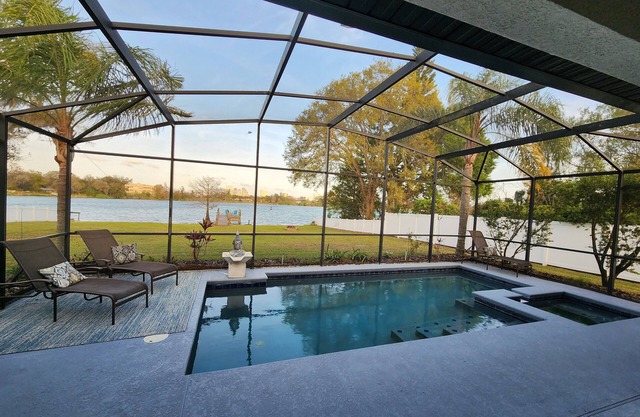 Downtown Lakehouse w/Pool, Best View in Orlando!