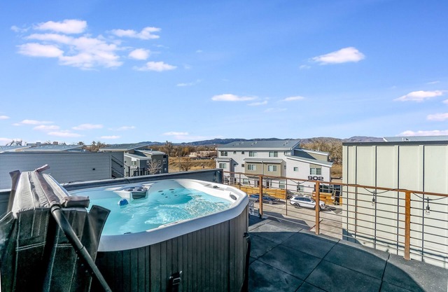 Downtown Mountain Views Guesthouse