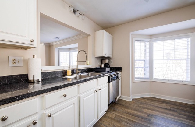 Downtown Norfolk Condo w/Free Parking!