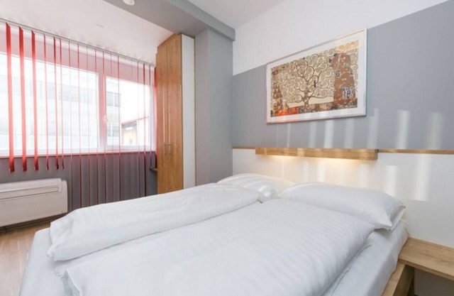 Downtown Opera Apartment 3 - Christian Apartments