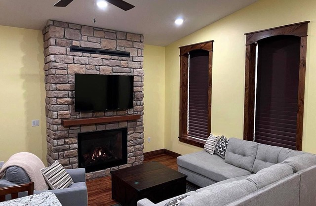 Downtown Retreat Overlooking Main Street Sabetha - Modern & Cozy