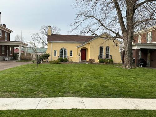 Downtown Russellville Home with Hot Tub