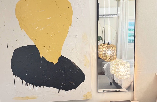 Downtown Suite-Walk to Eat-Easy Park-Smart TV-WIFI