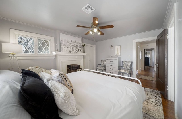 Downtown Tulsa The 6 bedroom Abbey Manor, sleeps 16!