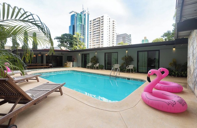 Downtown Villa with Private Pool & Bar