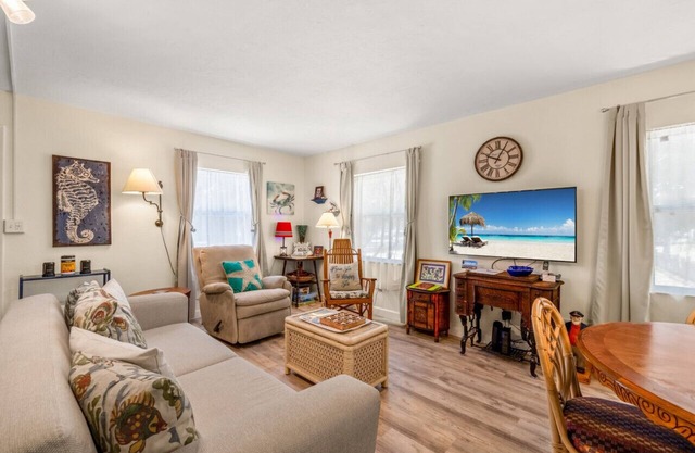 Downtown * Walkable * Outdoor Living * 20% weekly & 30% monthly disounts