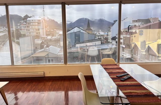 Dowtown 1-bedroom apartment with views