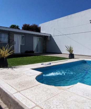 dpto faro con pileta climatizada a 300 mts de la playa