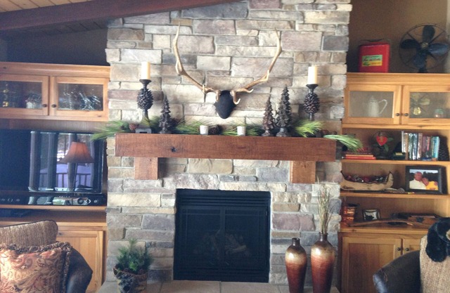 Draft week only. Great 3 bedroom cottage on a lake 40 minutes from Lambeau!