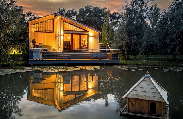 Dragonfly Lakeside Lodge