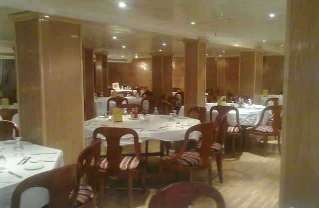 DREAM CRUISE ON THE NIL (full board)