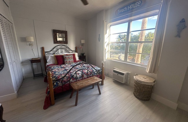 Dream Studio on the Beach. A little place with everything needed!