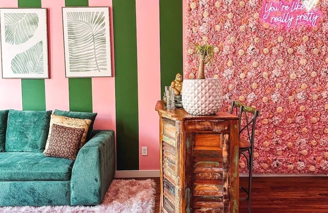 Dreaming With Dolly: Luxe Stay Near Broadway