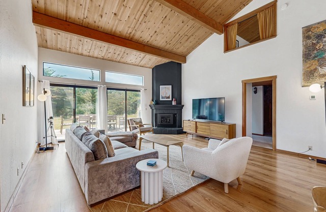 Dreamy lodging with hot tub, pool, beach access, furnished patio