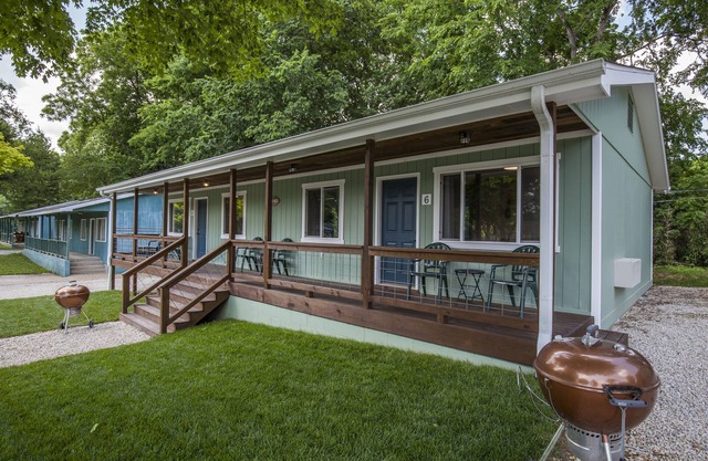 Driftwater Resort Cabin #6 with Lake Taneycomo Access & Pool!