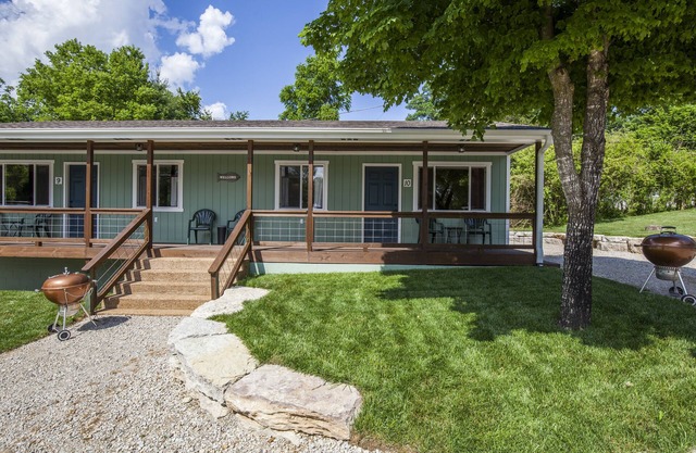 Driftwater Resort Cabin #10 with Lake Taneycomo Access & Pool!