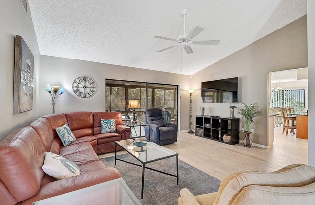 Driftwood Dream- your perfect getaway!